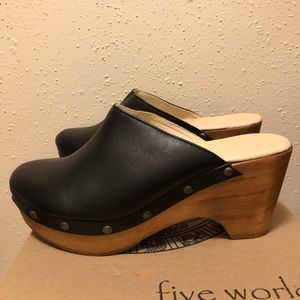 Cordani Black leather clogs with wooden heel, Size 39 in Womens